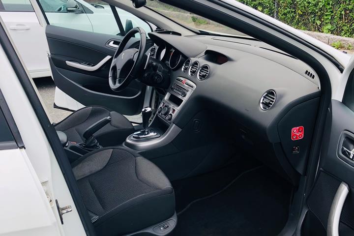 Hvid Peugeot 308 fra 2011