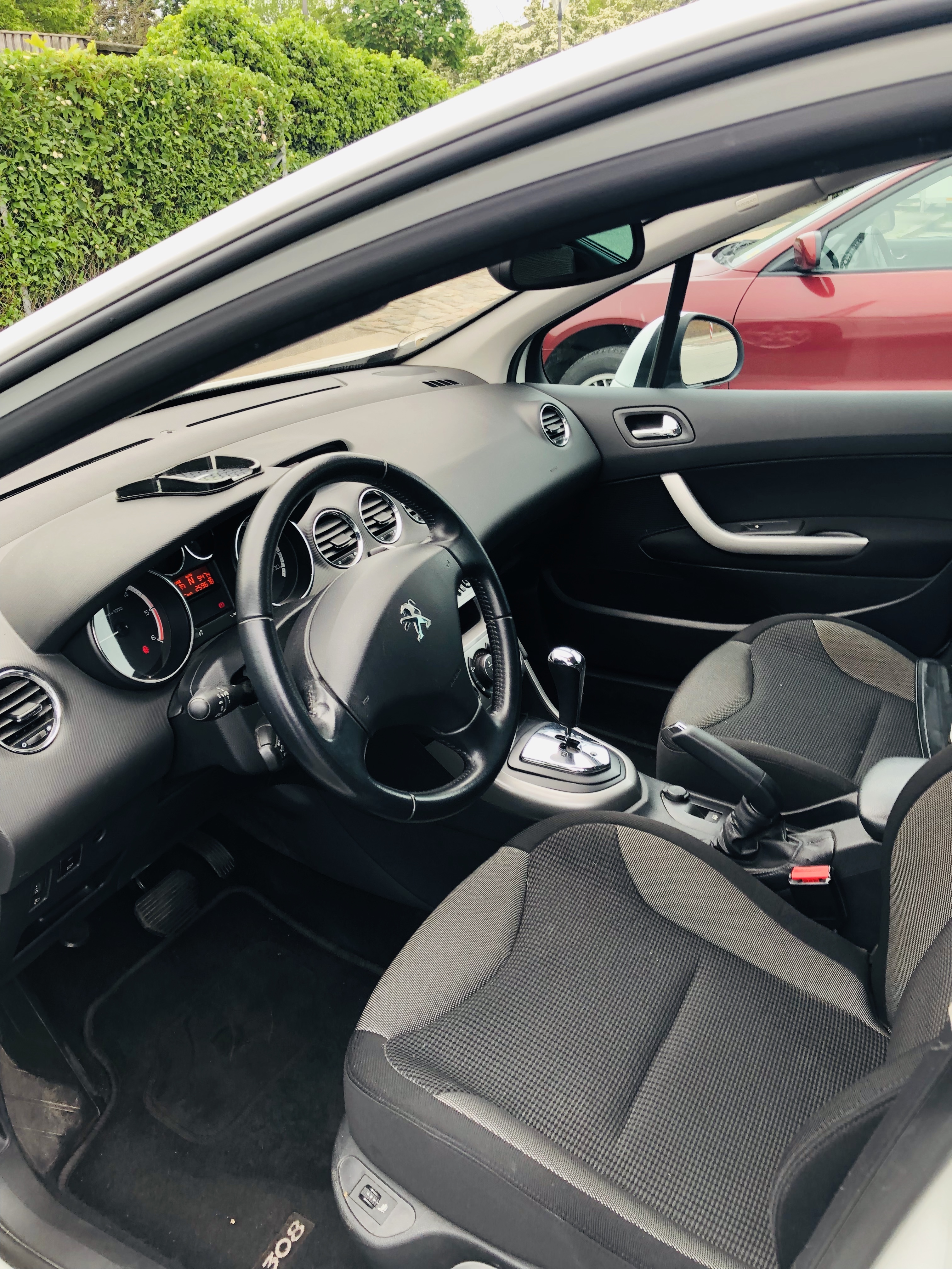 Hvid Peugeot 308 fra 2011