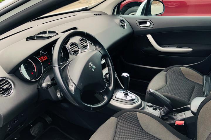 Hvid Peugeot 308 fra 2011