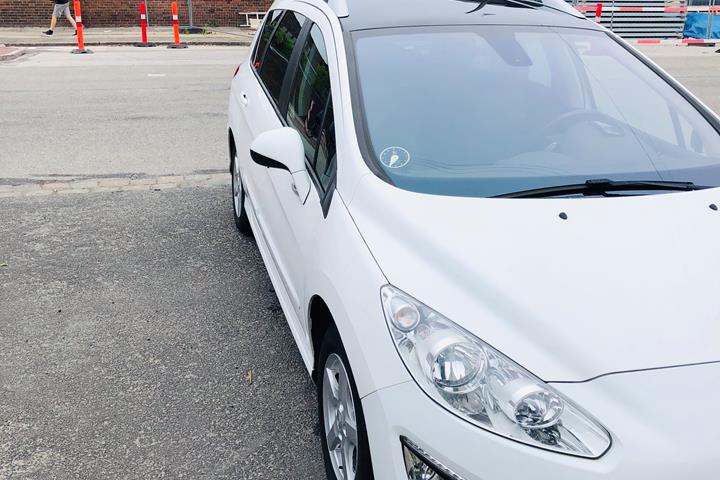 Hvid Peugeot 308 fra 2011