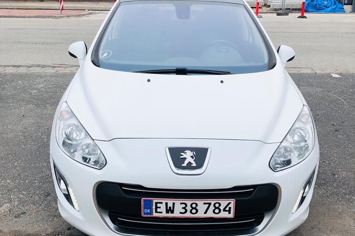Hvid Peugeot 308 fra 2011