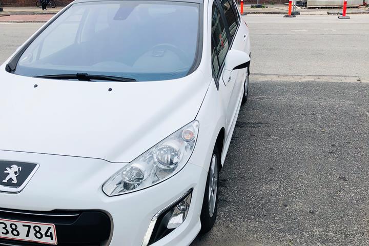 Hvid Peugeot 308 fra 2011