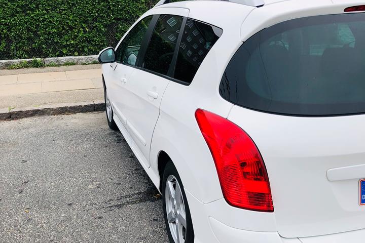Hvid Peugeot 308 fra 2011