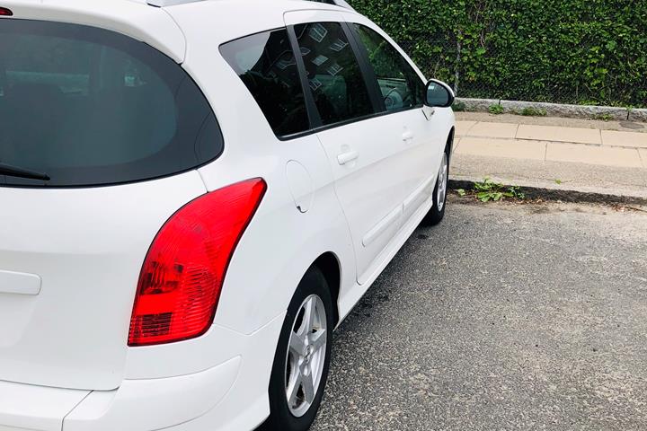 Hvid Peugeot 308 fra 2011