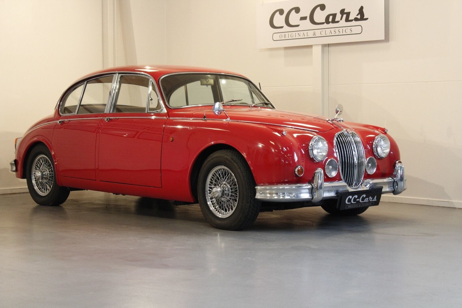 Rød Jaguar MK. II fra 1960