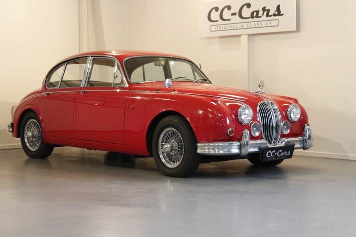Rød Jaguar MK. II fra 1960