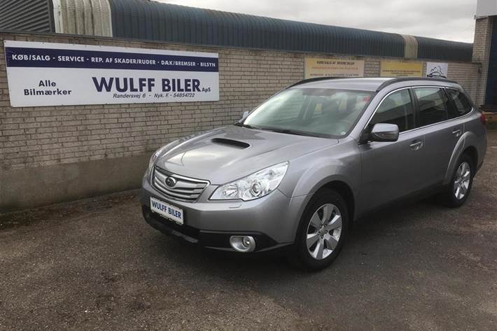 Grå Subaru Outback fra 2013