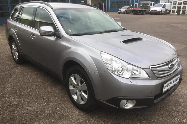 Grå Subaru Outback fra 2013