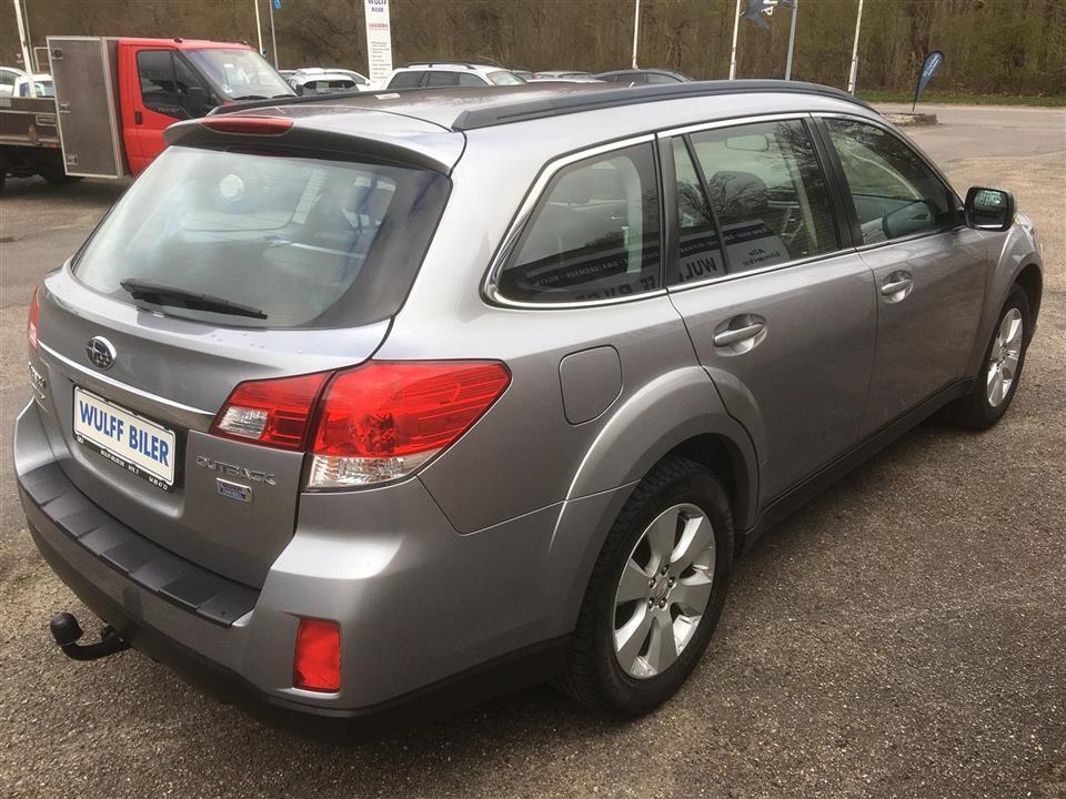 Grå Subaru Outback fra 2013