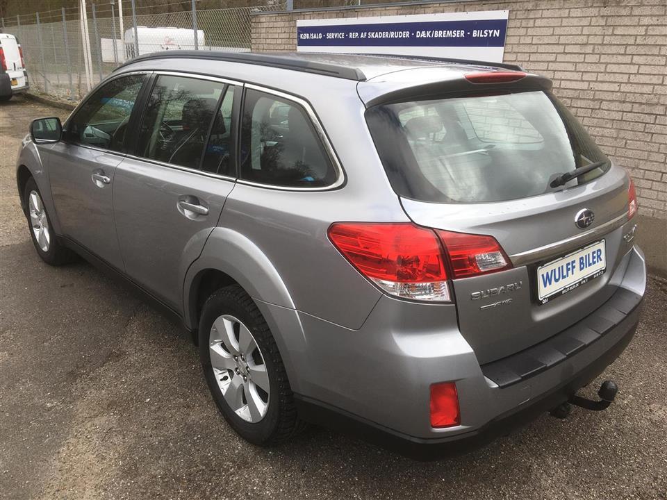 Grå Subaru Outback fra 2013