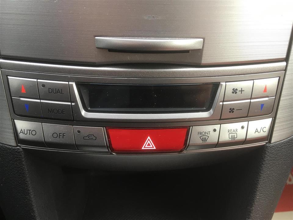 Grå Subaru Outback fra 2013