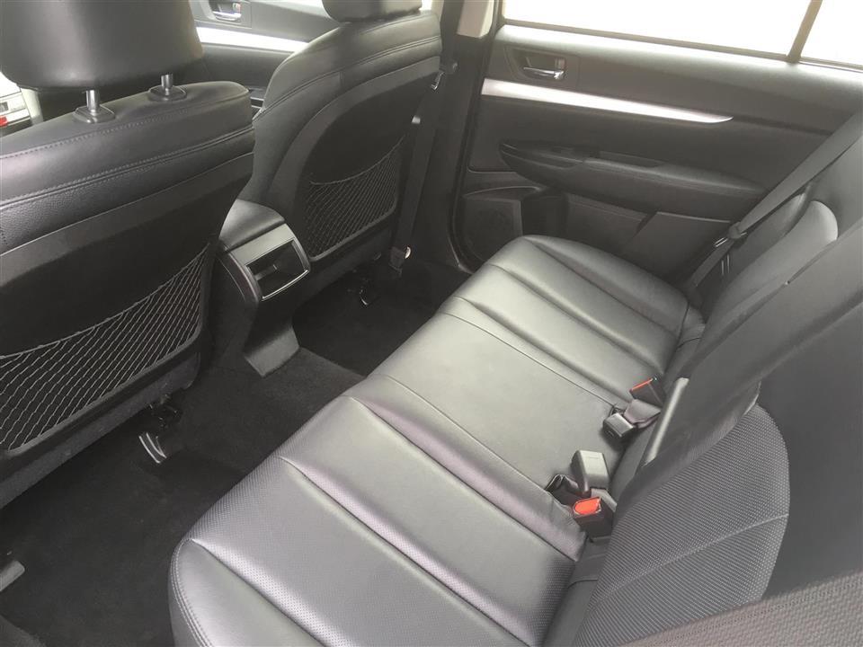 Grå Subaru Outback fra 2013