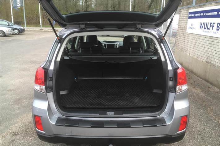 Grå Subaru Outback fra 2013