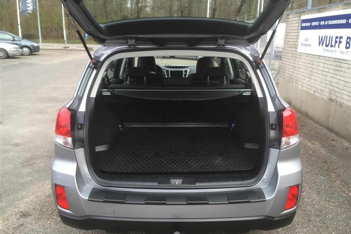 Grå Subaru Outback fra 2013