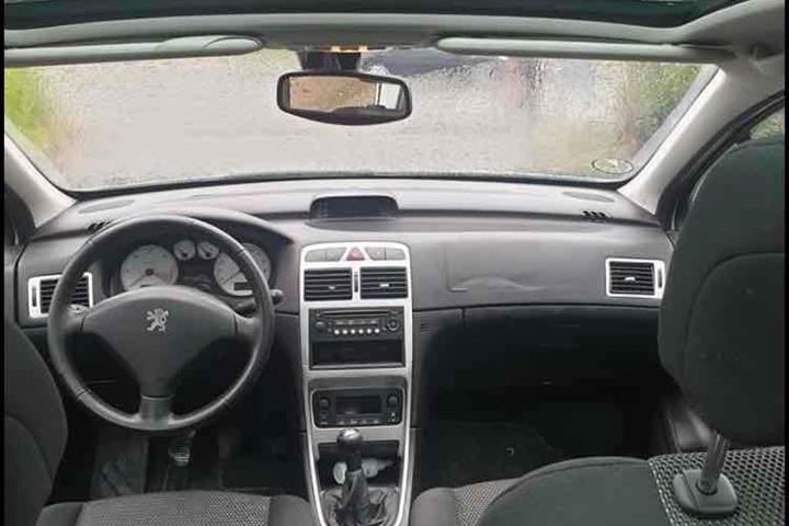 Sølv Peugeot 307 fra 2008