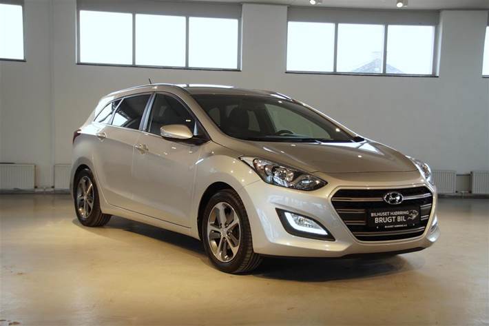 Grå Hyundai i30 fra 2016