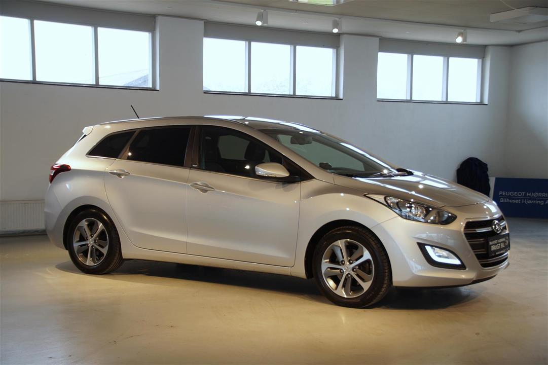 Grå Hyundai i30 fra 2016