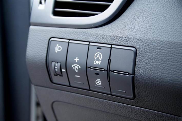 Grå Hyundai i30 fra 2016