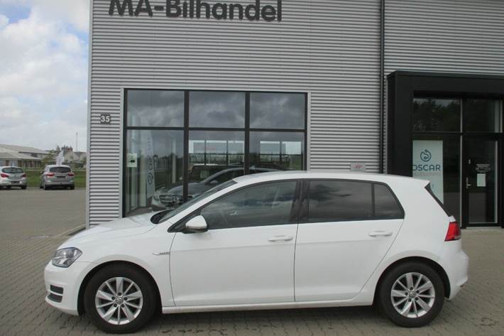 Hvid VW Golf VII fra 2014