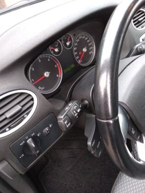 Grå Ford Focus fra 2005