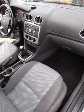 Grå Ford Focus fra 2005