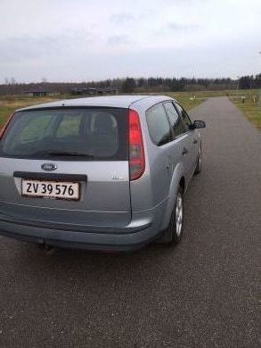 Grå Ford Focus fra 2005