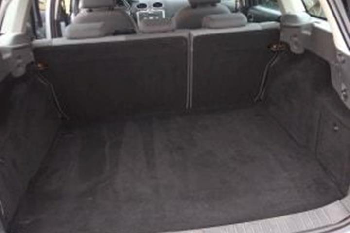 Grå Ford Focus fra 2005