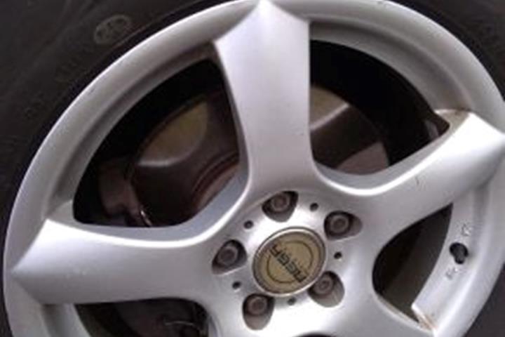 Grå Ford Focus fra 2005