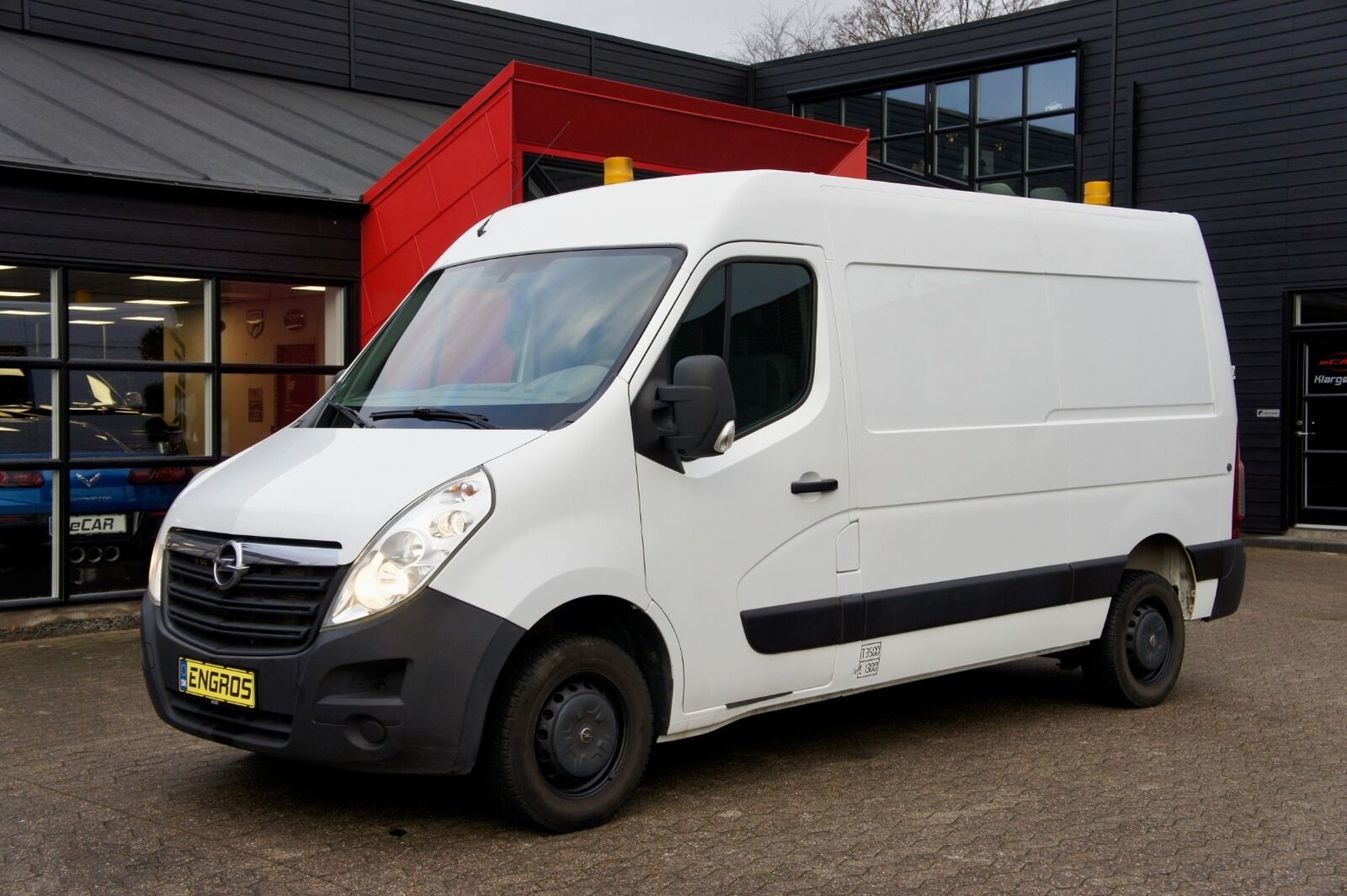Hvid Opel Movano fra 2012