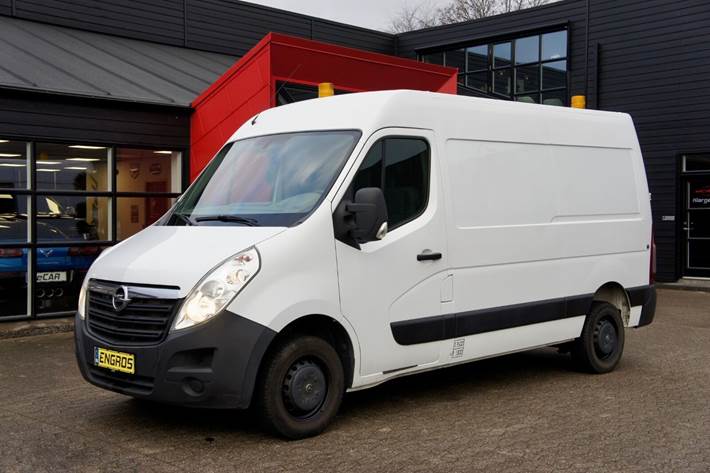 Hvid Opel Movano fra 2012