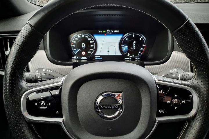 Grå Volvo V90 fra 2018