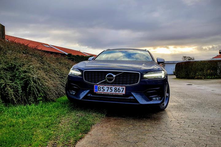 Grå Volvo V90 fra 2018