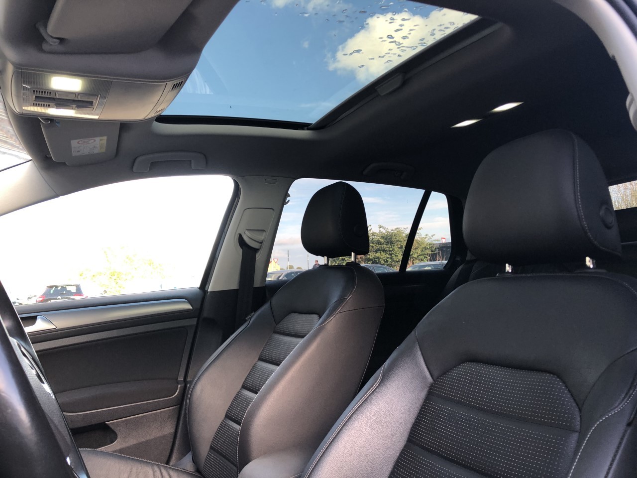 Blå VW Golf VII fra 2015