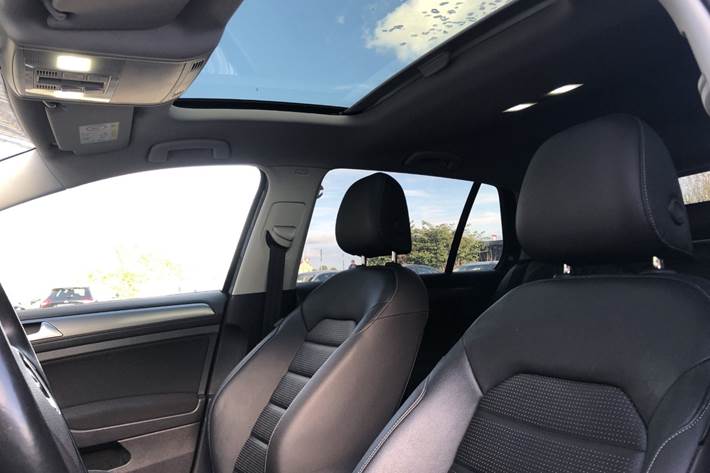 Blå VW Golf VII fra 2015