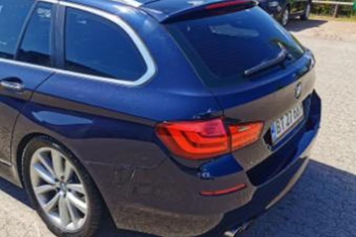 Blå BMW 518 fra 2010