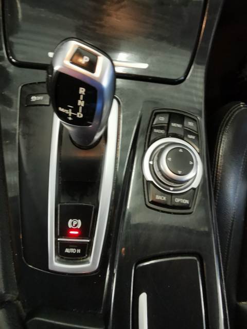 Blå BMW 518 fra 2010