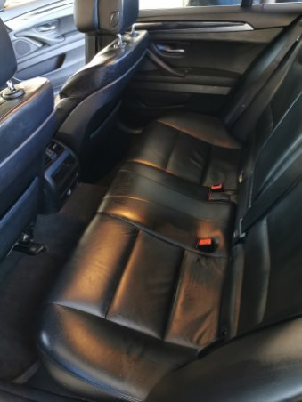 Blå BMW 518 fra 2010