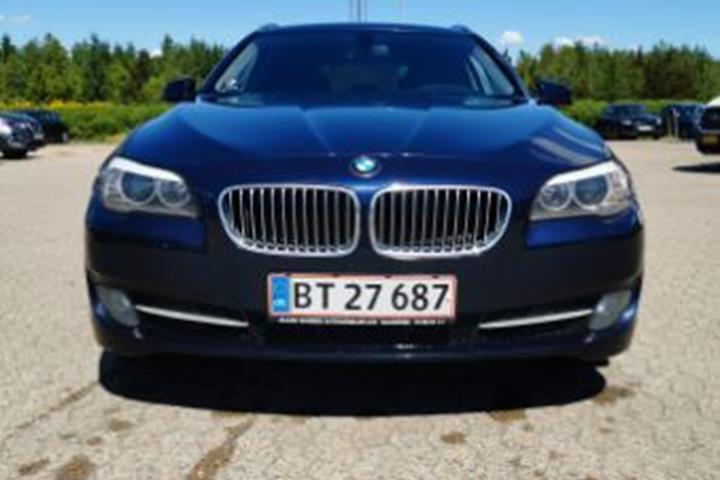 Blå BMW 518 fra 2010