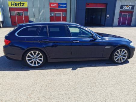 Blå BMW 518 fra 2010