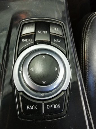 Blå BMW 518 fra 2010