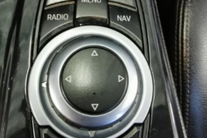 Blå BMW 518 fra 2010