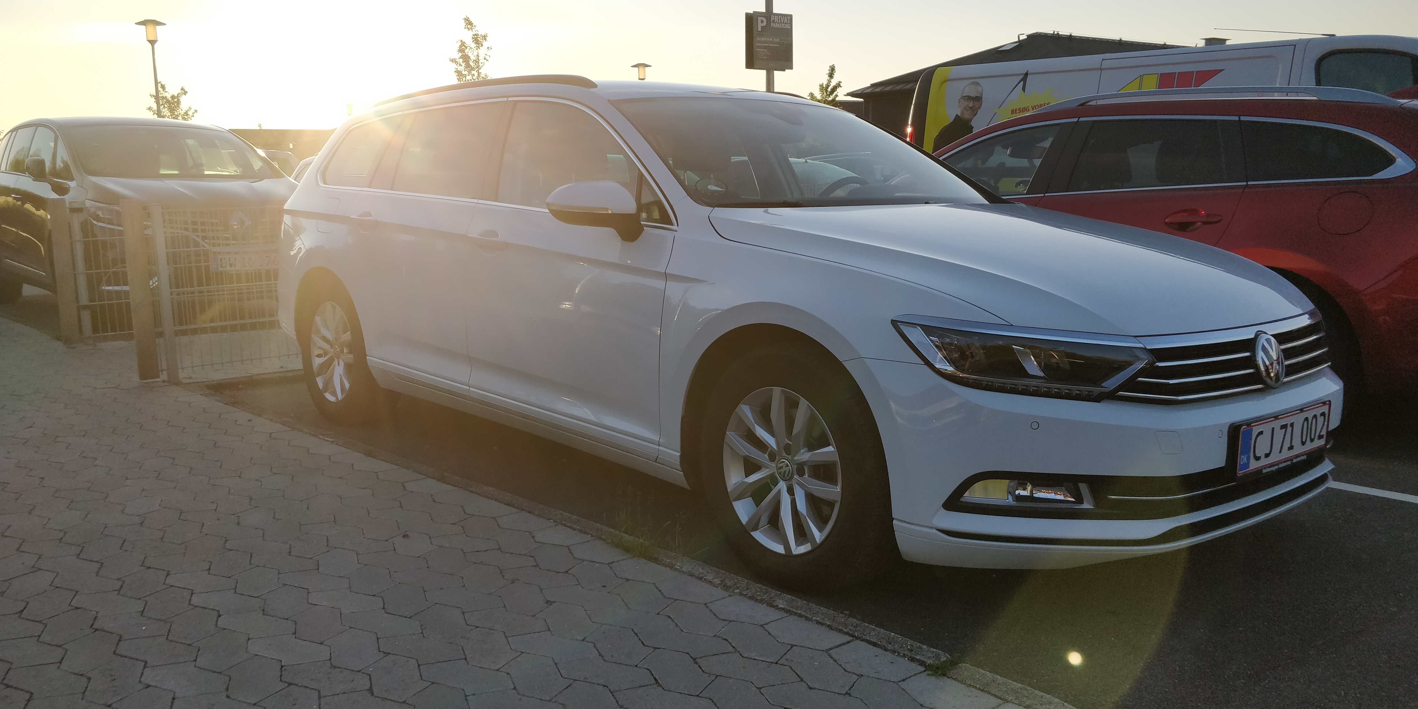Hvid VW Passat fra 2018