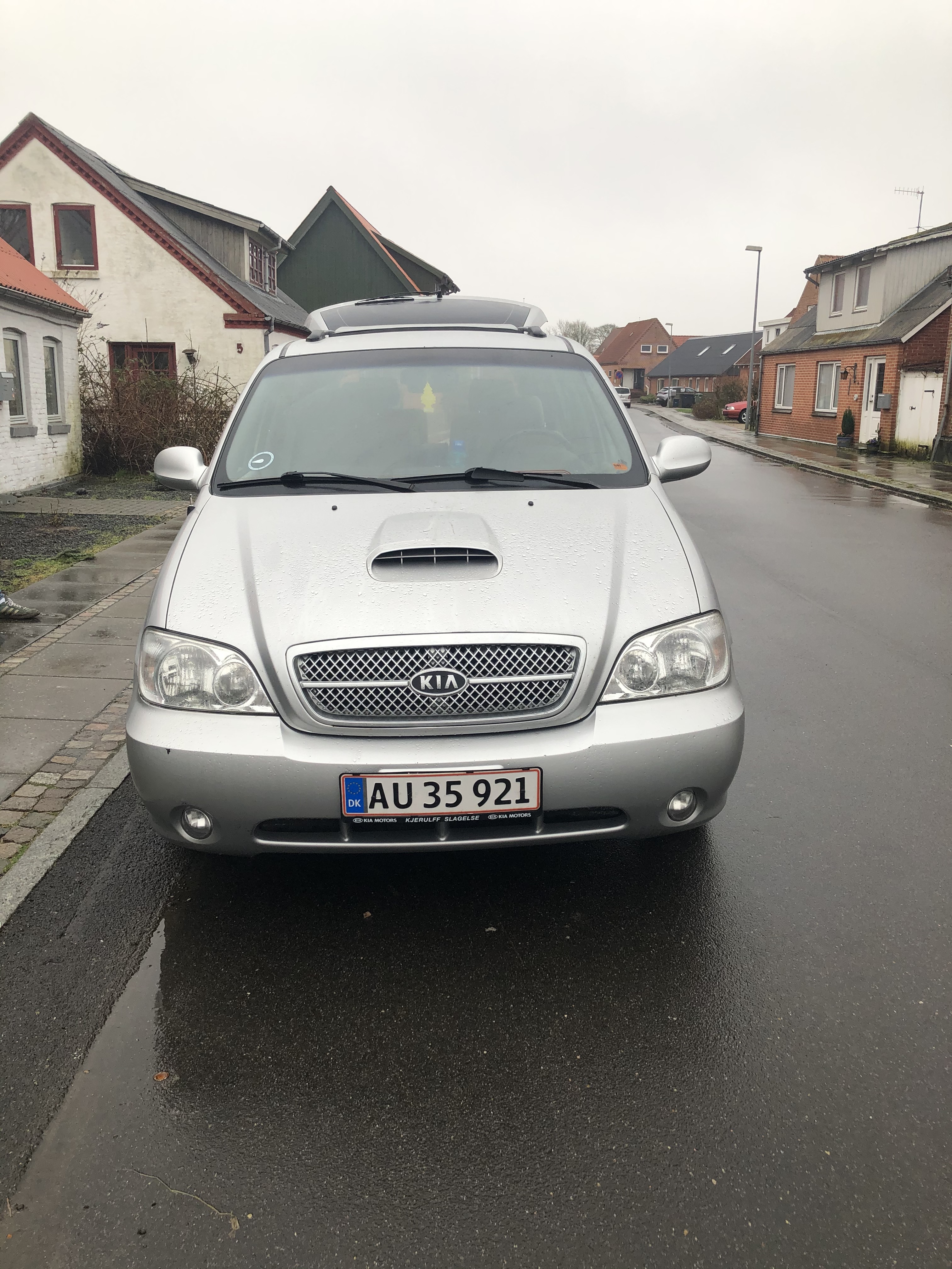 Sølv Kia Carnival fra 2005