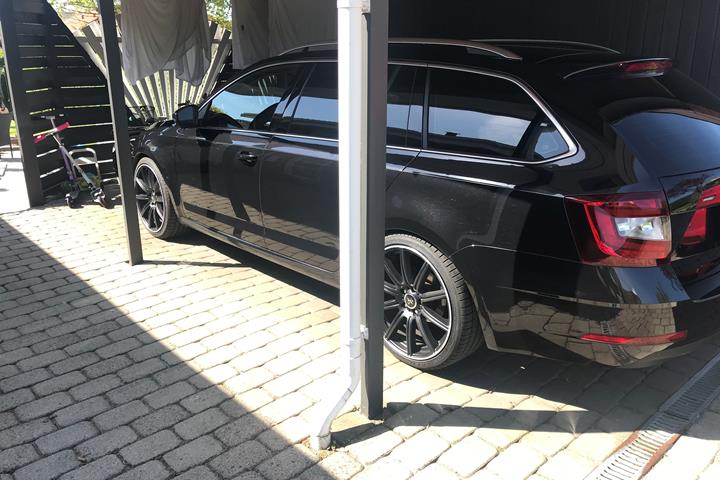 Sort Skoda Octavia fra 2018