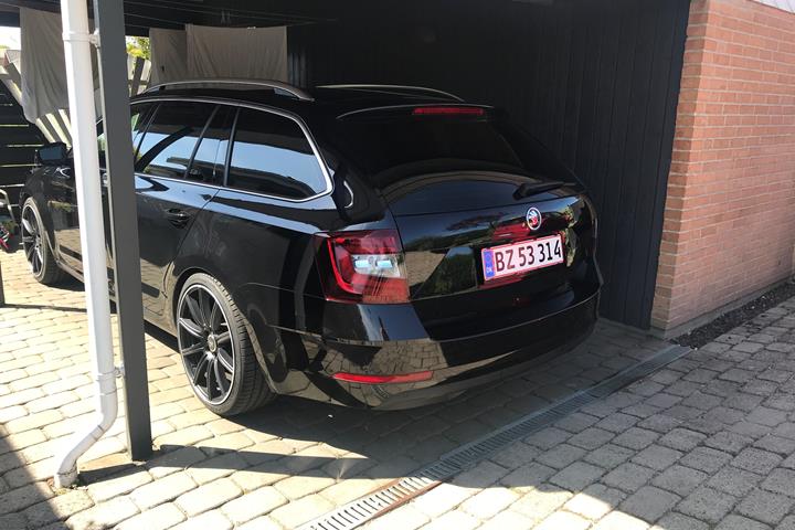 Sort Skoda Octavia fra 2018