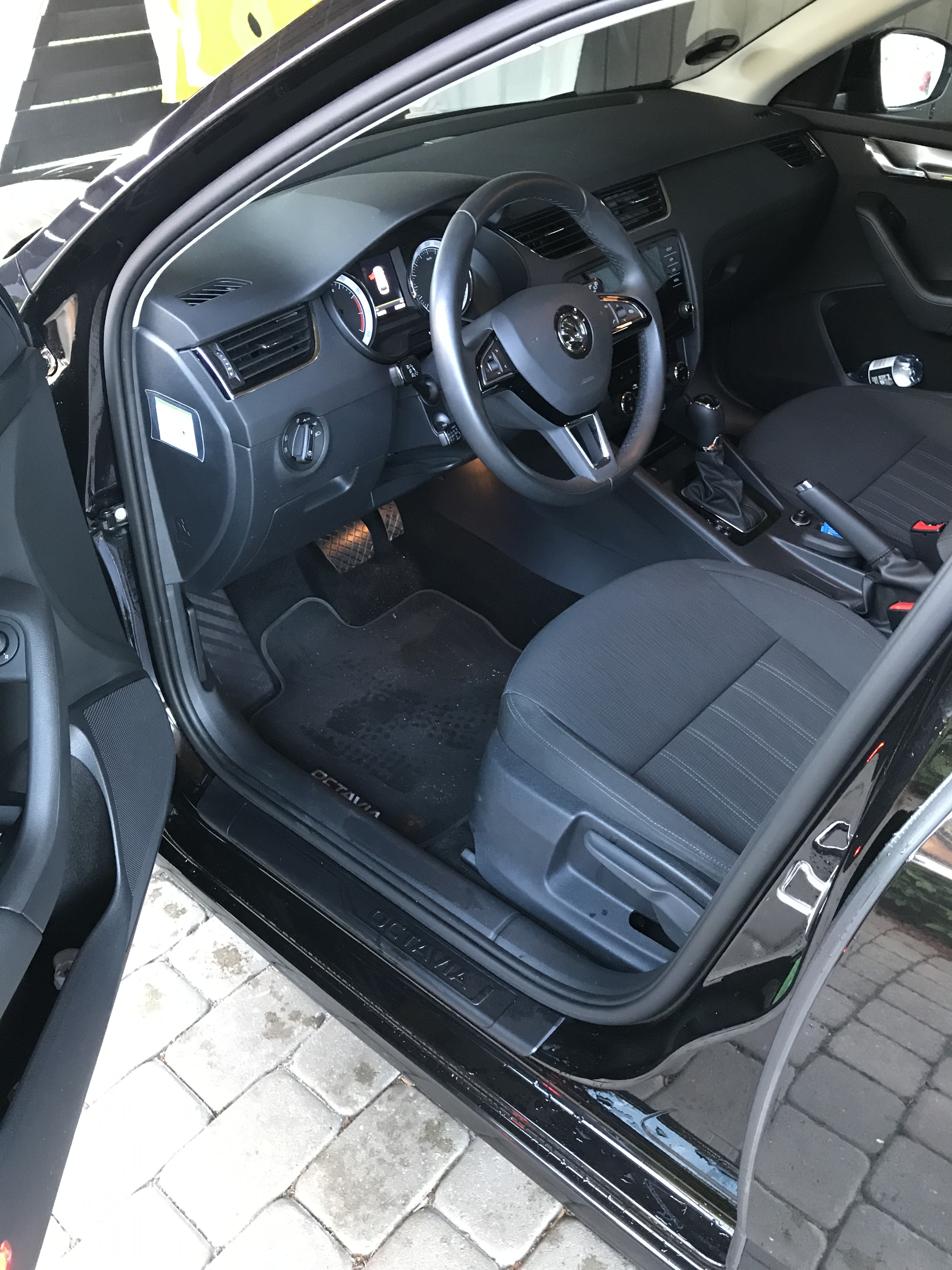 Sort Skoda Octavia fra 2018