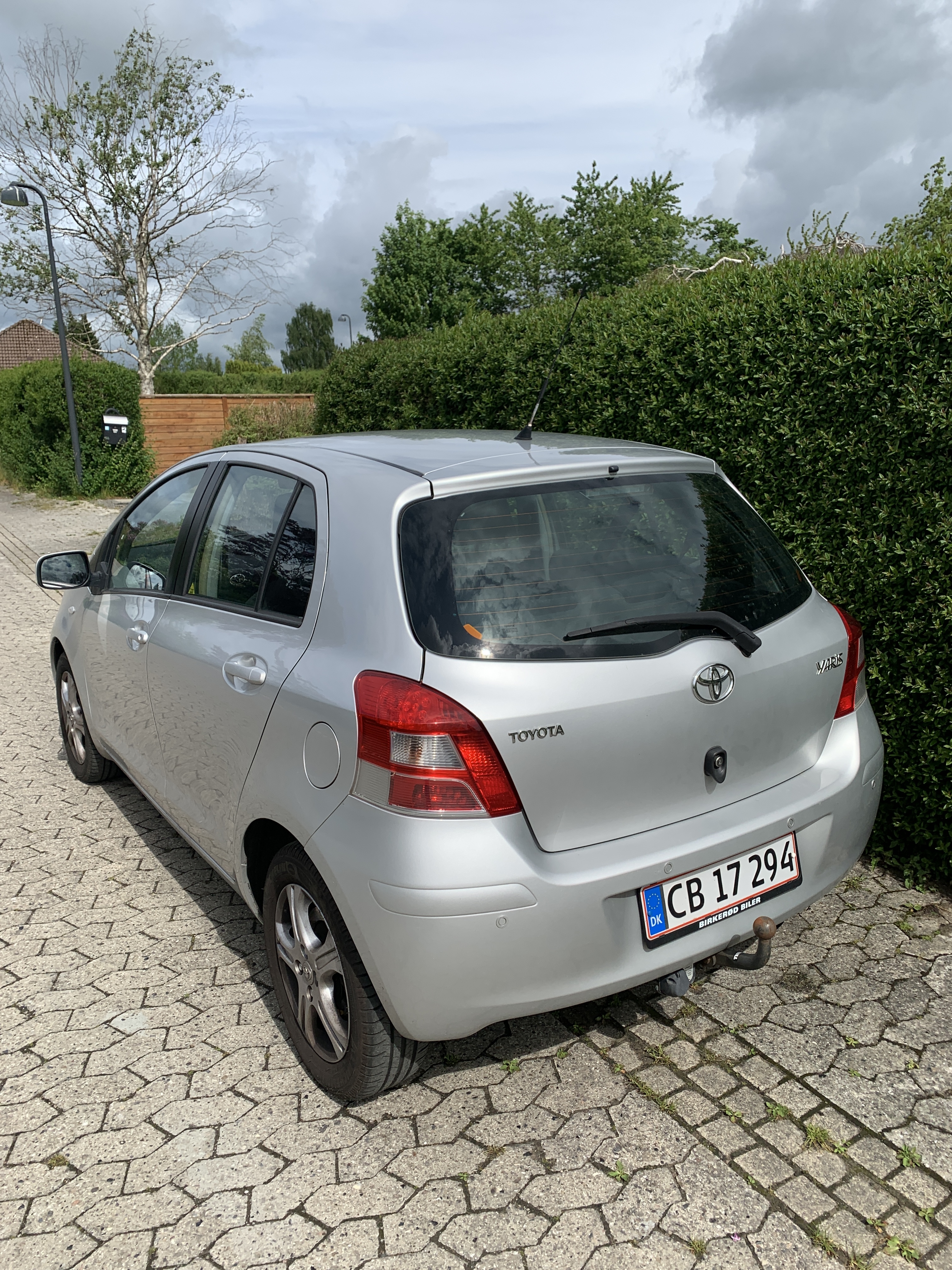 Sølv Toyota Yaris fra 2011