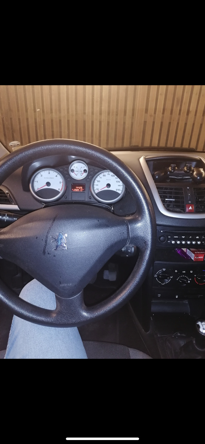 Brun Peugeot 207 fra 2008