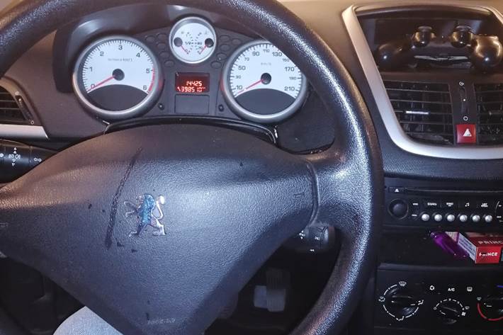 Brun Peugeot 207 fra 2008