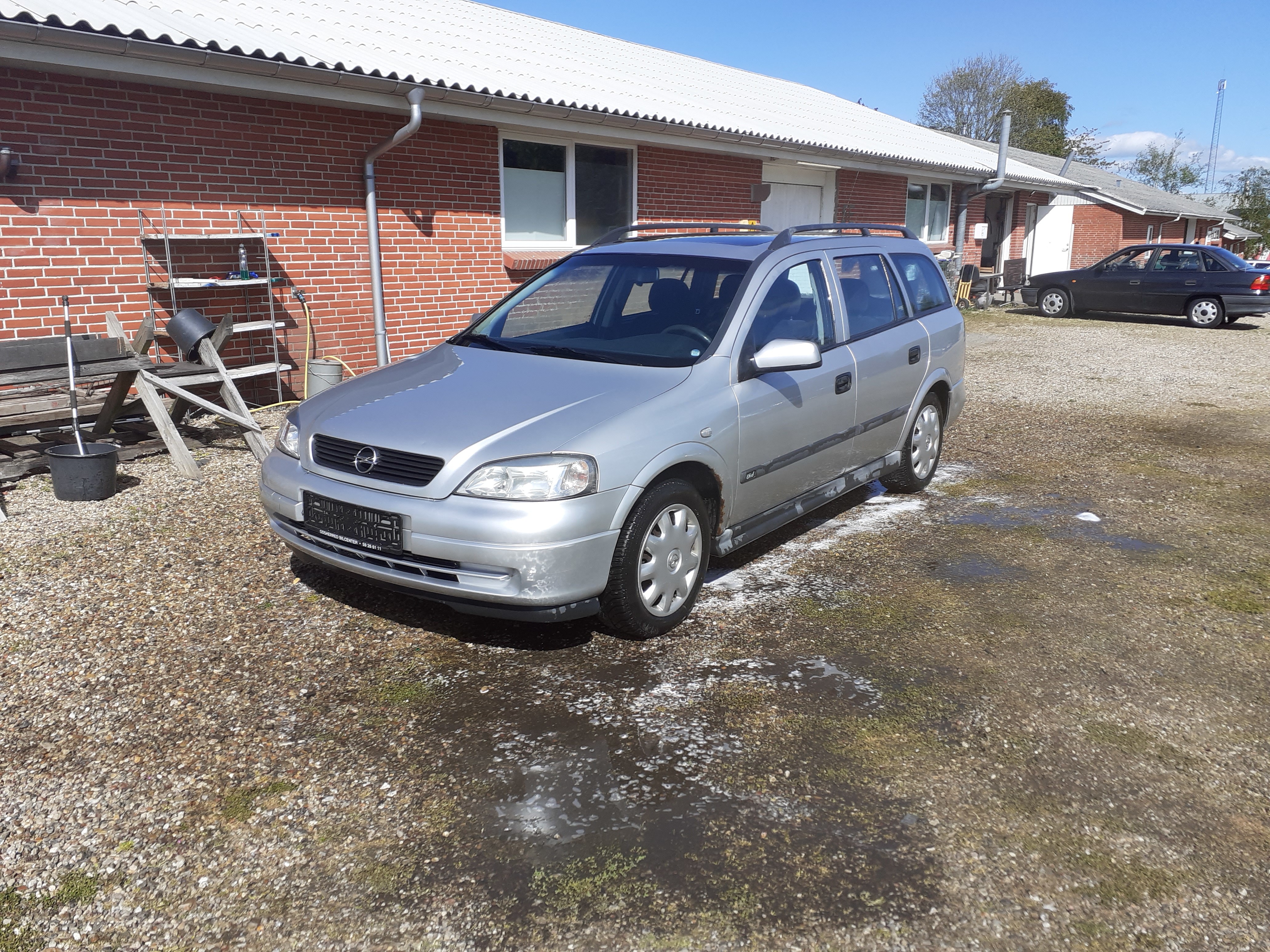 Sølv Opel Astra fra 2002
